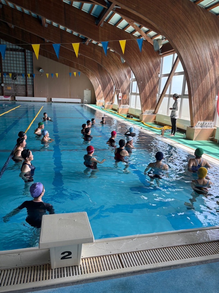 プールで運動して介護予防  高齢者プール教室のサムネイル