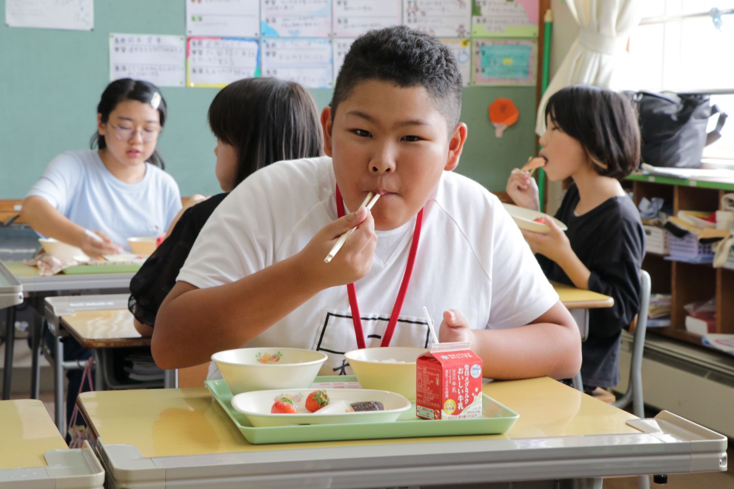 小学校の給食費が無償化されますのサムネイル