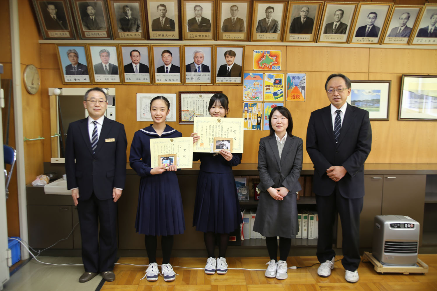 浦一中1年生の2人が「税」のポスターで入賞のサムネイル