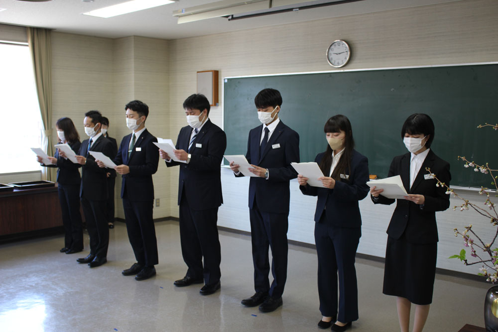 新人職員7人が第一歩を踏み出す、浦河町役場で辞令交付式のサムネイル