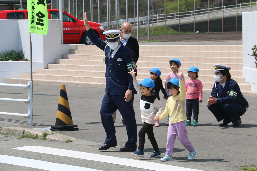 雛菊保育園で交通安全教室が行われましたのサムネイル