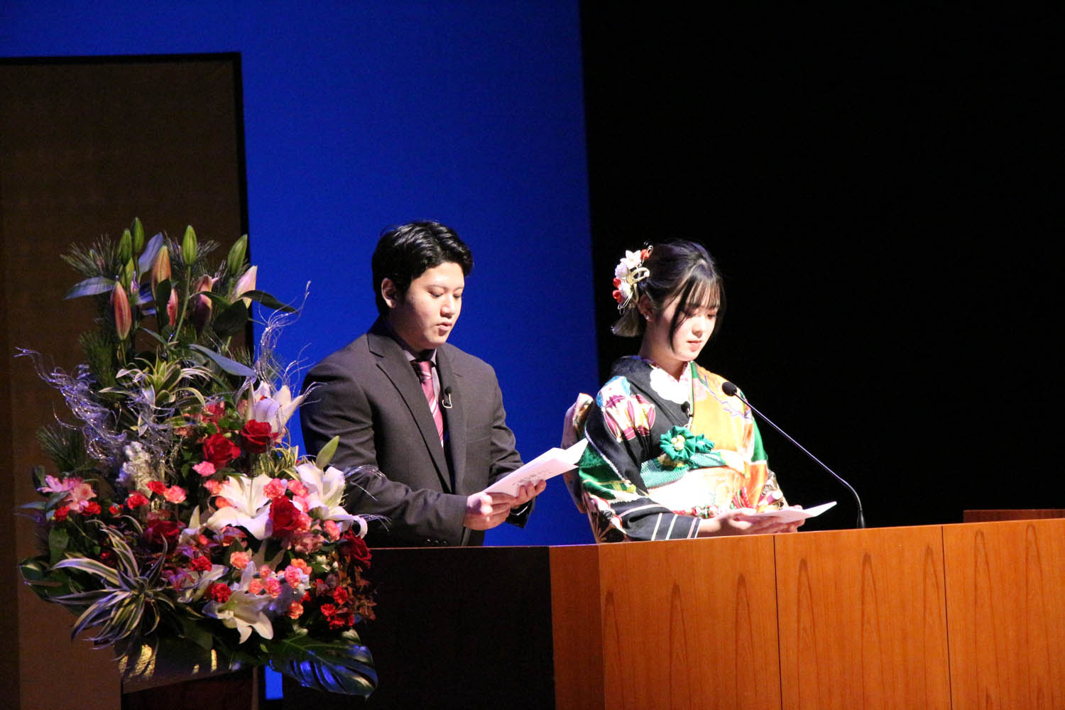 二十歳の門出を祝う「二十歳の集い」のサムネイル