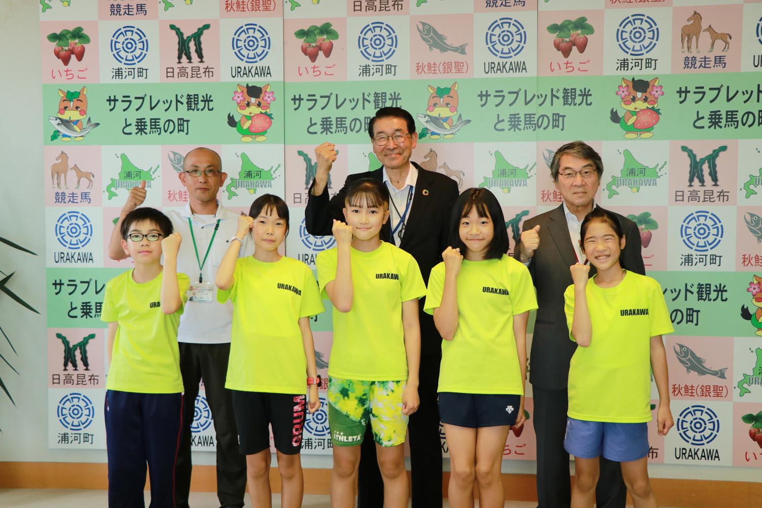 陸上少年団が全道大会に向け表敬訪問のサムネイル