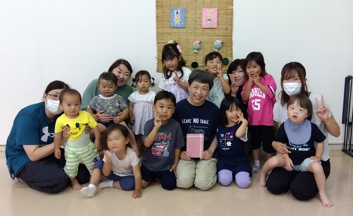 東部保育所で英語遊びと夏祭りのサムネイル