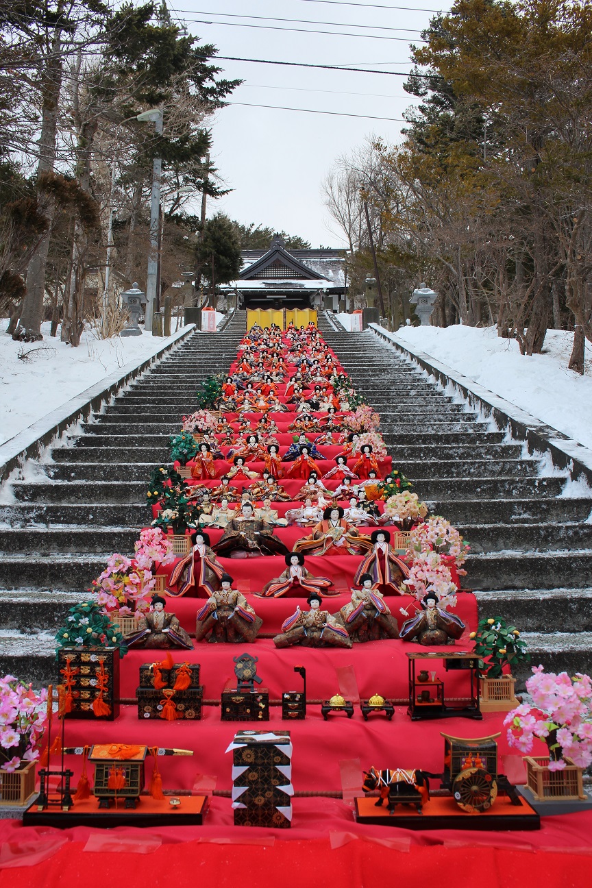 浦河神社で「うらかわひなまつり」のサムネイル
