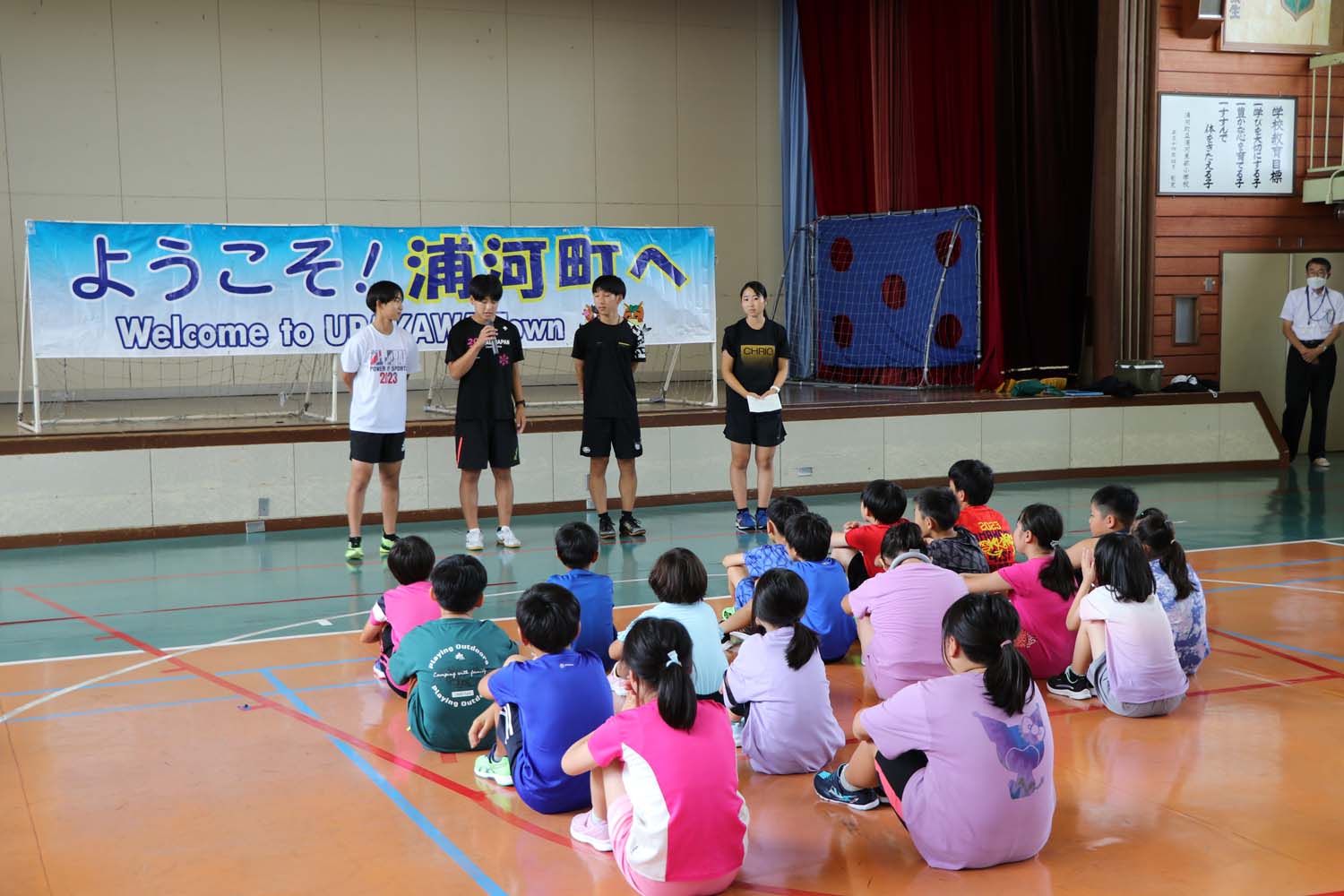 山形中央高校スケート部が町内の少年団員らへ指導しましたのサムネイル