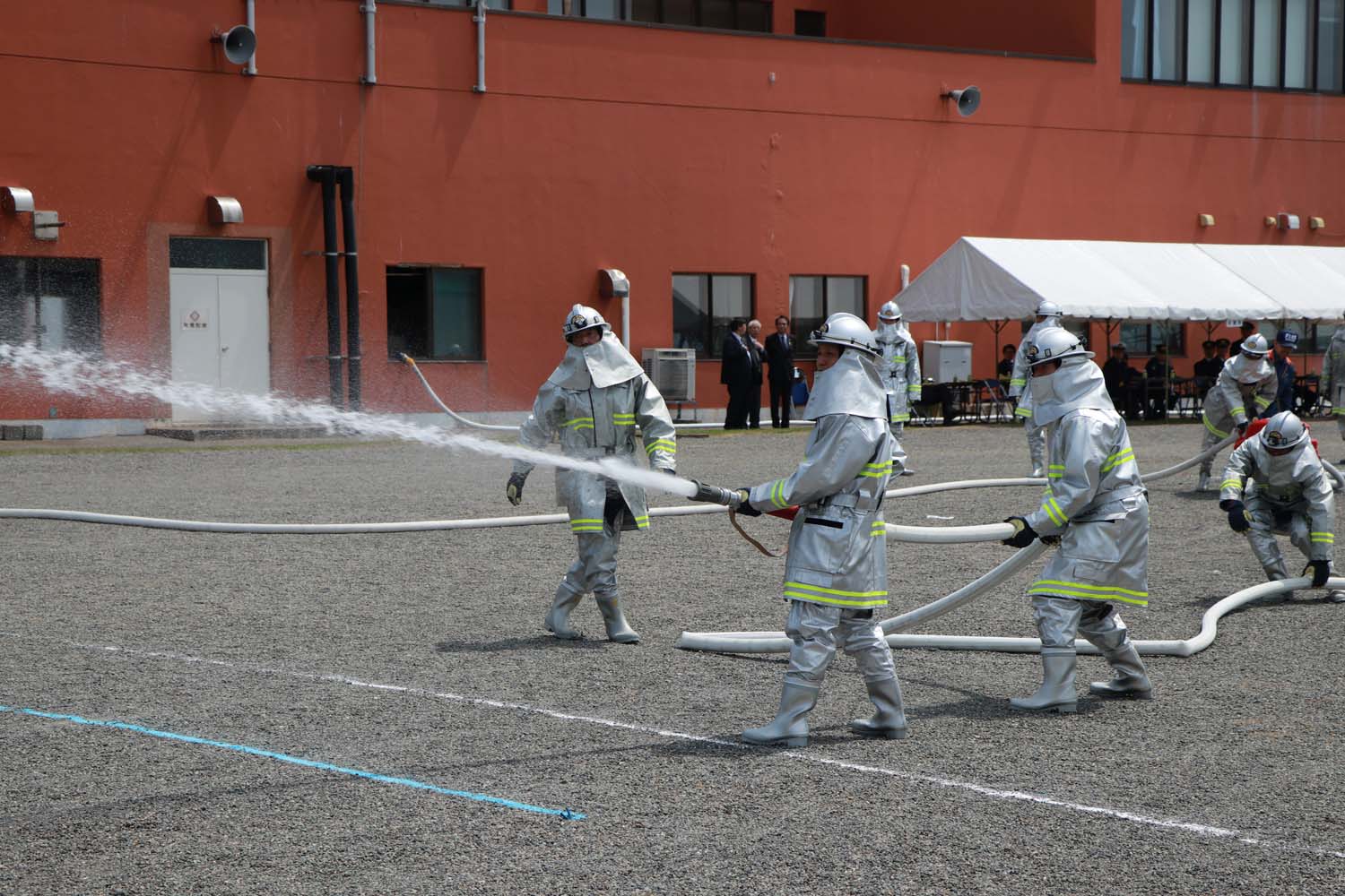 消防団員が日頃の訓練の成果を披露しましたのサムネイル