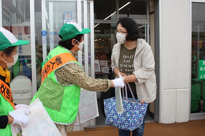 交通安全・無事故を願って街頭啓発のサムネイル