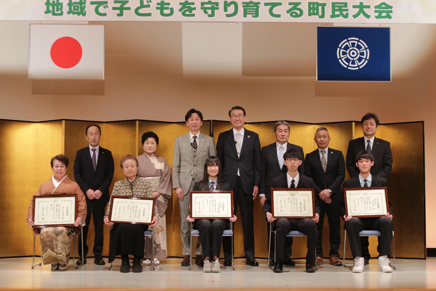 文化とスポーツの発展に貢献した4個人2団体を表彰しましたのサムネイル