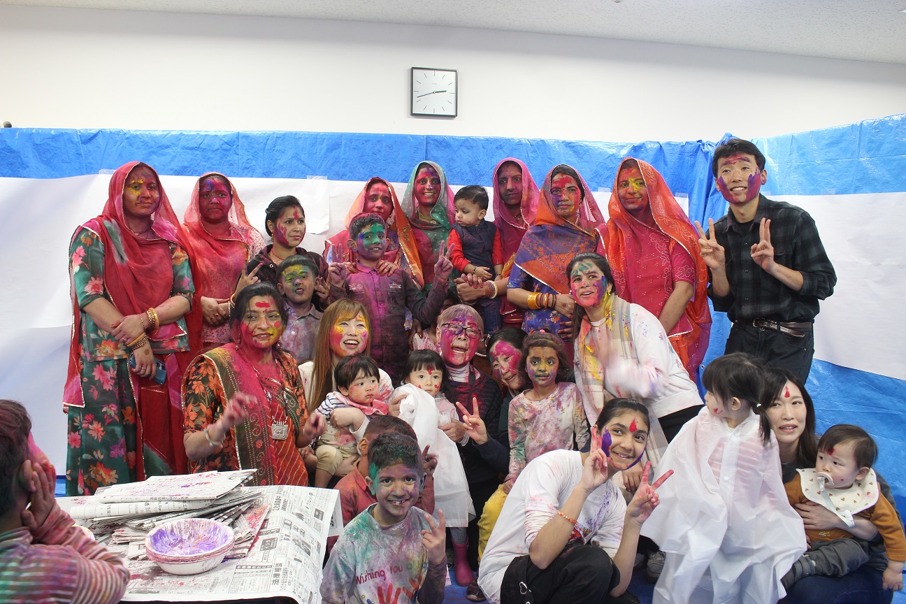 インド伝統の春祭り「ホーリー祭」を体験のサムネイル