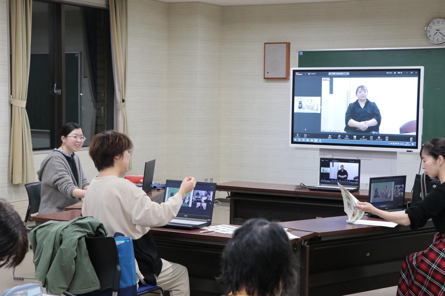 浦河町手話奉仕員養成講座基礎編最終回と閉講式が開催のサムネイル