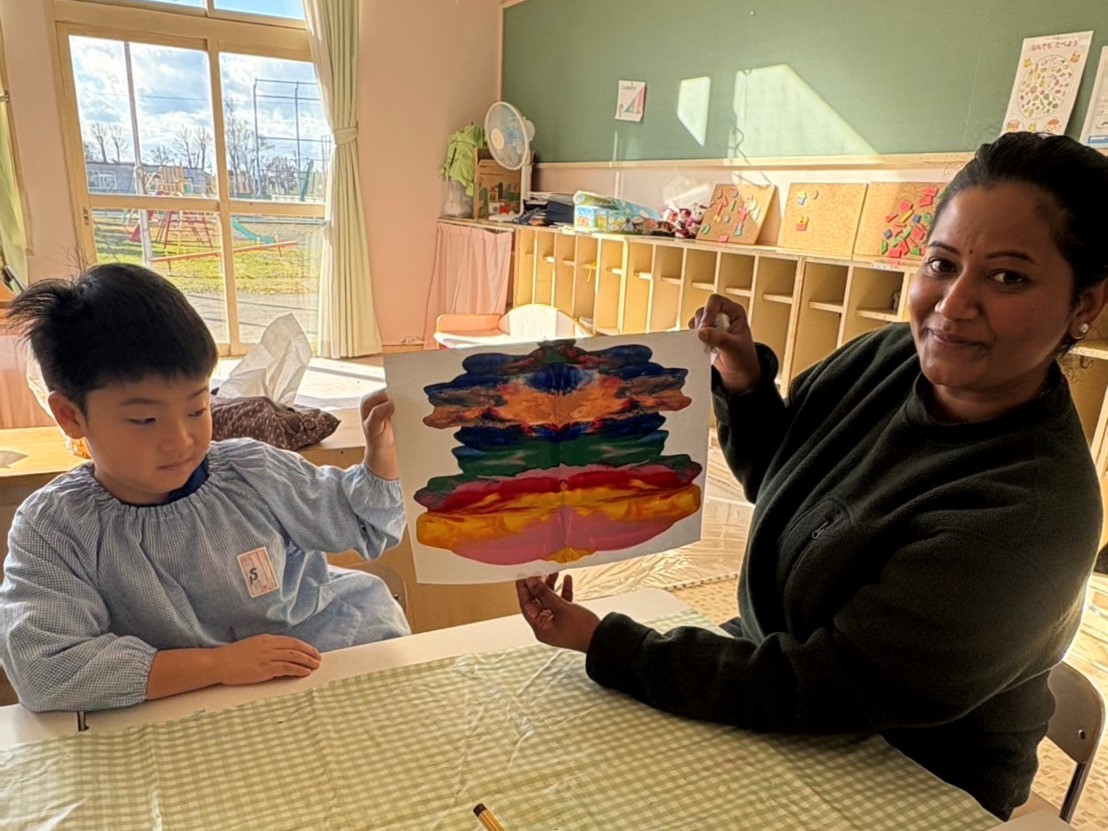 荻伏保育所で楽しみながら英語にふれあうのサムネイル