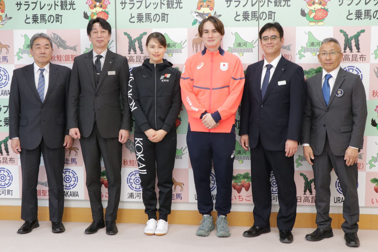 今シーズンを終えウイリアムソン師円さん、レミさんが表敬訪問のサムネイル