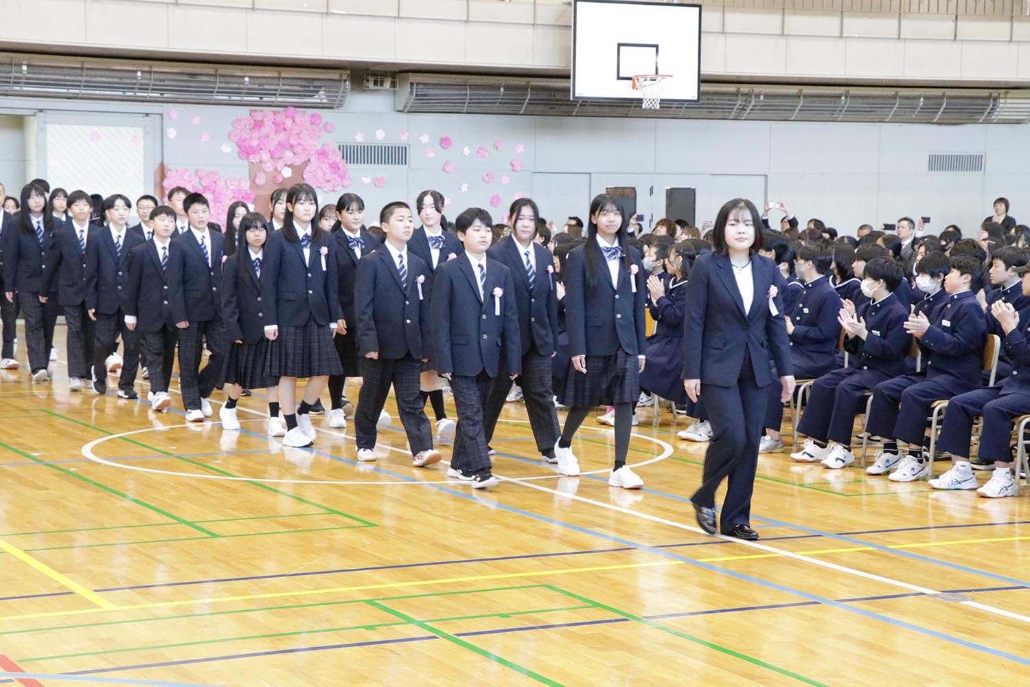 浦一中での新たな学校生活がスタート。 浦二中と荻伏中統合後、初めての入学式のサムネイル