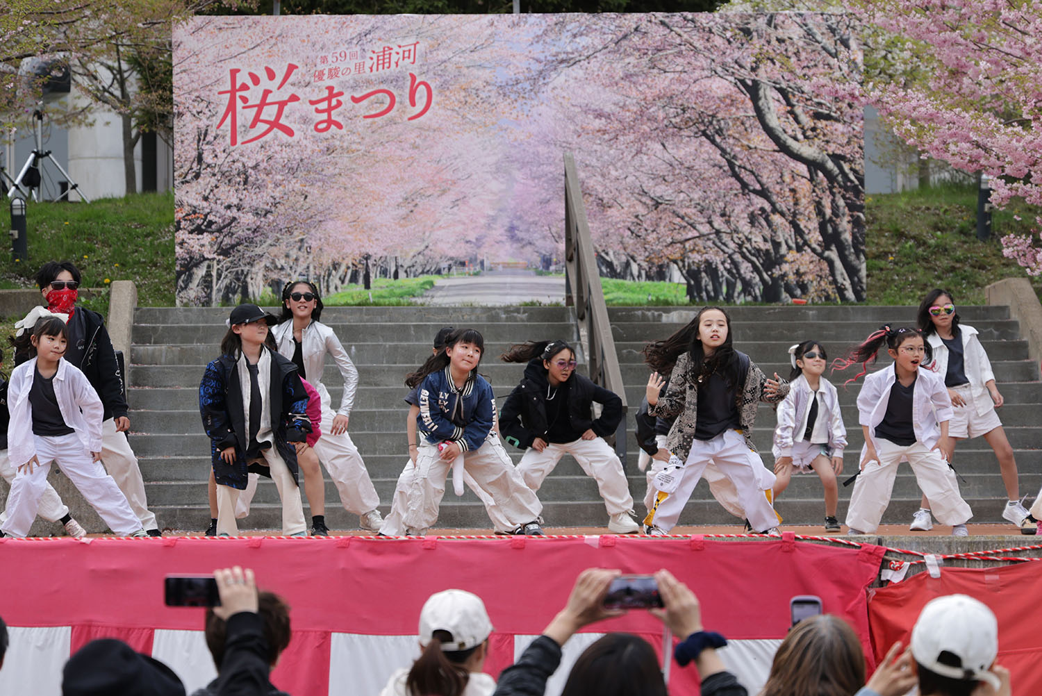 優駿の里浦河桜まつり開催、多くの来場者でにぎわうのサムネイル