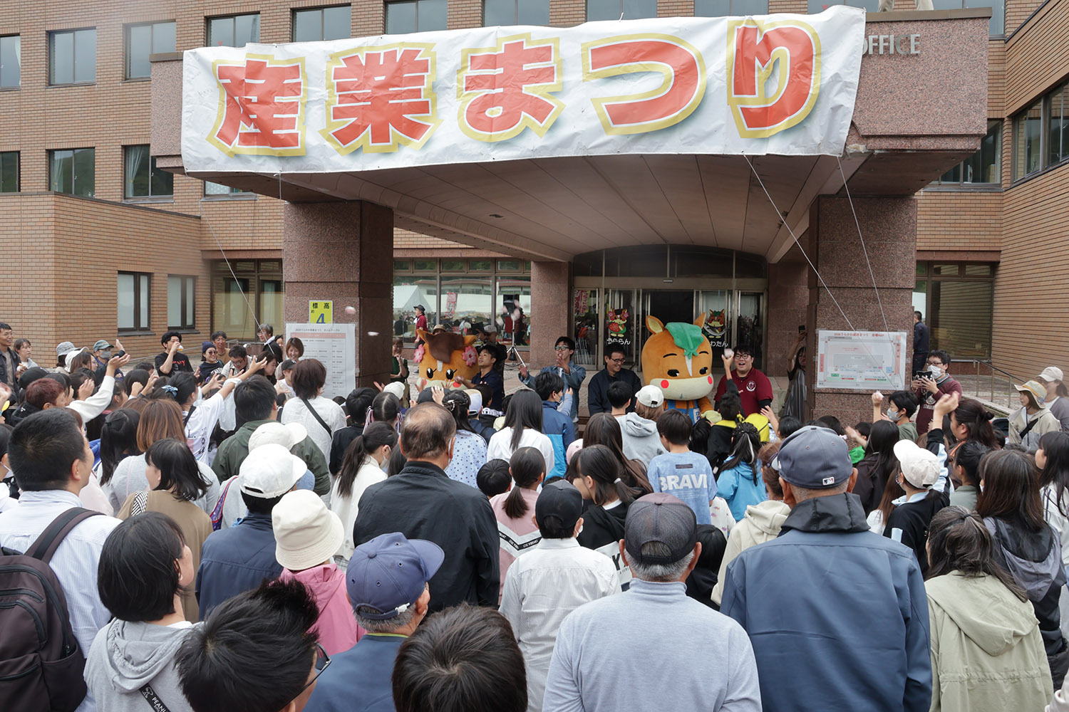 4つのイベントが同時開催！浦河の秋を楽しむ人の笑顔で溢れましたのサムネイル