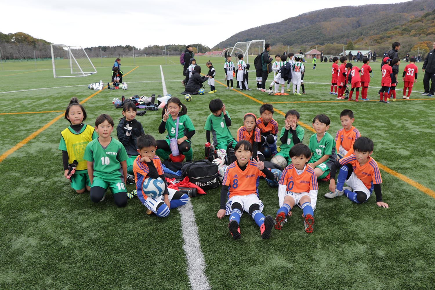 試合後の浦河サッカースポーツ少年団の集合写真