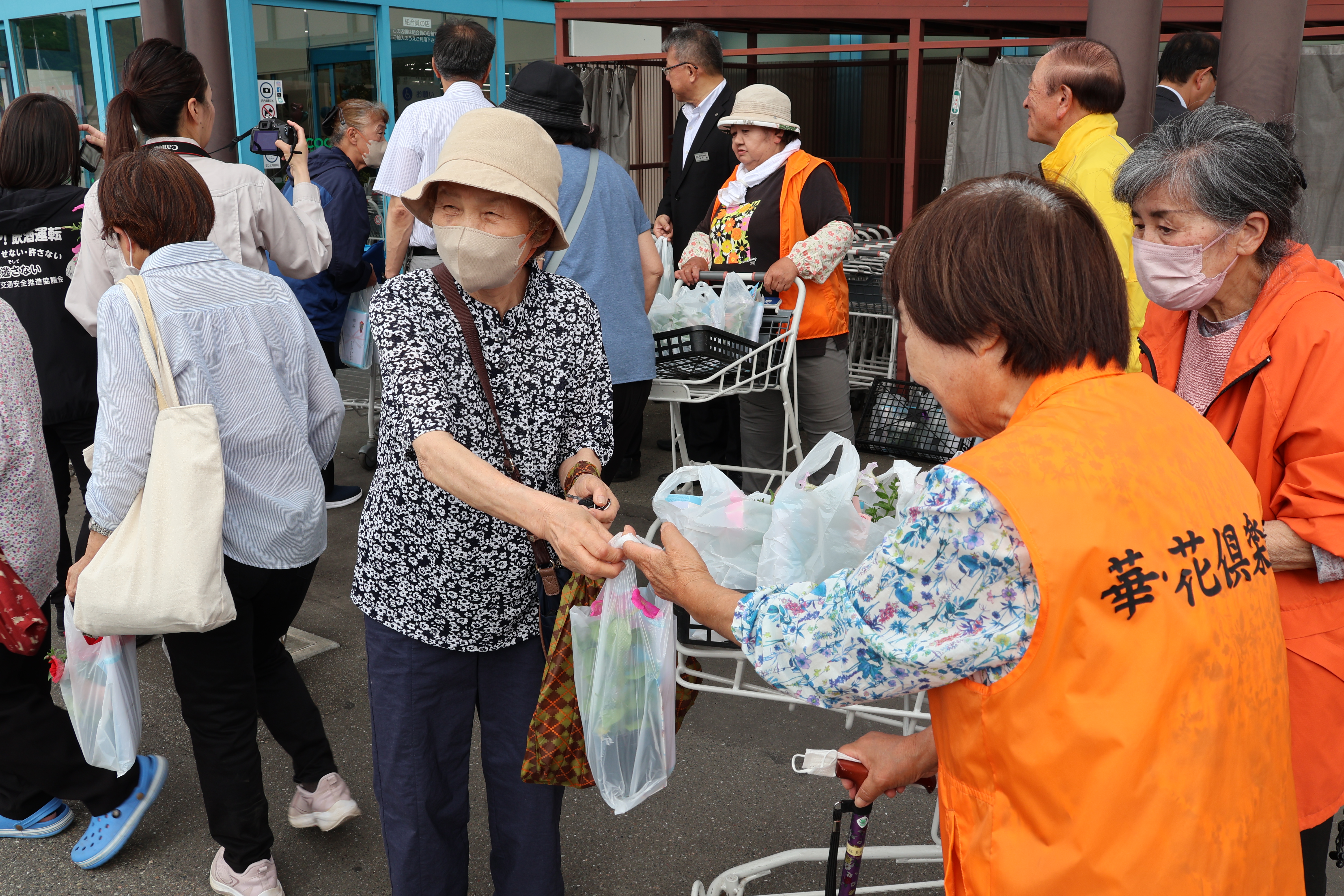 街頭啓発の様子